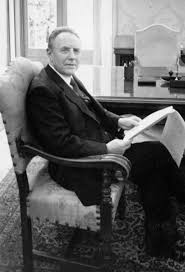 Dopo aver conseguito la laurea in lettere nel 1940 alla scuola normale di pisa, dove aveva frequentato, rimanendone affascinato, le lezioni del. Carlo Azeglio Ciampi L Uomo Paziente E Tenace Che Non Faceva Sentire Il Peso Del Potere La Repubblica