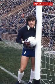 Julio falcioni | el club de avellaneda arranca este jueves la preparación como el nuevo entrenador, y a la espera de avanzar con el goleador de la última copa cristian lucchetti: 1978 Julio Cesar Falcioni 22 Anos El Grafico