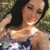 Arianna Burns's Instagram, Twitter & Facebook