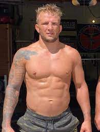 Preview the ufc vegas 32 main event between bantamweights cory sandhagen and tj dillashaw. Q6fpuqinhoot M