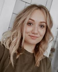 Gina Guarnieri's Instagram, Twitter & Facebook