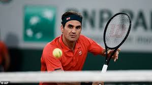 Zehnmal hat roger federer das rasenturnier in halle gewonnen. Roger Federer Pulls Out Of Fourth Round Of The French Open Daily Mail Online