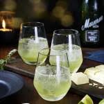 Bevor der sommer bald zuende geht, gibt es heute als feierabendcocktail zum start ins wochenende etwas. Frischer Wind Bei Der Cocktailzubereitung Berry And Basil Mit Alkohol Und Pipato Ohne Alkohol Foodies Magazin Aus Wahrer Liebe Zum Kochen