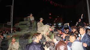 .karşı göğsünü siper ederek verdiği mücadele sırasında çekilen arşivindeki az bilinen fotoğrafları derledi. Tanklarin Kusattigi Kars Ta Karanlik Gece Unutulmuyor