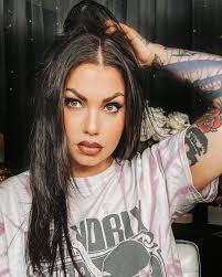 Hello Fans, If you're a huge fan of mine can I get a big YESS !!!!! I love  you All ❤️