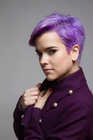 Left profile of a violet-short-haired woman in pink paste — Stock Photo ©  Pablo_Croatto #100041104