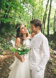 Zauberhafte Elfen Hochzeit Als Marchenhaftes Hochzeitsmotto Im Wald Fee Brautkleid Blumenmadchen Kleid Hochzeit Wald