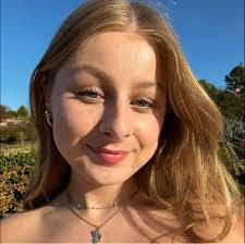 Isabella Mclaughlin's Instagram, Twitter & Facebook