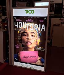 Berardo carboni is a director and writer, known for shooting silvio (2006), youtopia (2018) and ethos (2020). Youtopia Gianni Rossi Studio