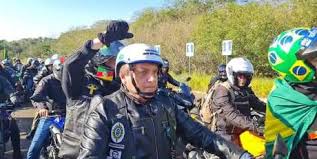 O grupo saiu do estacionamento da sede da federação das indústrias do rio grande do sul (fiergs) por volta das 10h. Xwj3p75ys7lc M