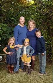 Pin By Stacy Sell Taylor On Photography Fall Family Photo Outfits Family Picture Outfits Family Outfits