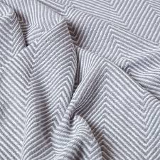 Produit durable ✅ profitez de prix ikea toute l'année. Plaid Ou Jete De Canape Halden Gris A Motif Chevrons En Coton