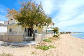 Scattatevi foto e selfi a ripetizione e condivideteli con i vostri amici sui social network, scatenerete la loro invidia! Torre Pali Stupendo Appartamento Sulla Sabbia Con Accesso Diretto Al Mare 6 Posti Letto Pugliacasealmare It