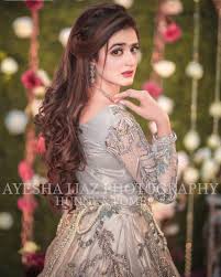 Photo Pose Pakistani Wedding Hairstyles Saree Hairstyles Indian Wedding Hairstyles