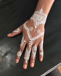 Whitehenna For The Beautiful The Glow Queen Who Also Has A Studio In The Catchygirlboutique Many Henna Tattoo Kit Henna Designs Hand Henna Tattoo Designs