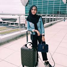 Dijamin kamu tampil makin pede dan kece dalam beraktivitas. Here S Your Hijab Style Lookbook 4 Modern Hijab Ideas To Spice Up Your Day