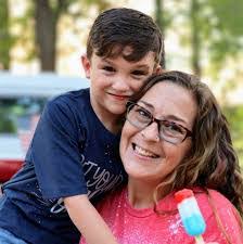 Tara Seiler's Instagram, Twitter & Facebook