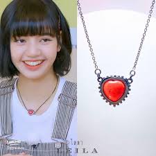 ลิซ่าใส่เครื่องรางอะไร? ส่องเครื่องประดับไลลาสุดชิค🖤💖