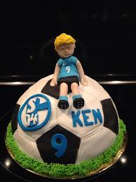 Manchmal muss es einfach schokokuchen sein! Geburtstagskuchen Fur Schalke Fans Cake Fussball Schalke04 Kuchen Rezept S04 Fanpower Fussball Torte Fussball Kuchen Schalke Torte