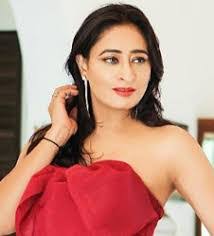 Aarti Joshi's Instagram, Twitter & Facebook