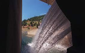 trinity dam another giant california dam has serious issues that worry downstream residents deep in the trinity alps 130 miles dam water issues oroville