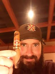 Happy Friday Eve cigar world 🌍. Last few smokes! 💨 👊