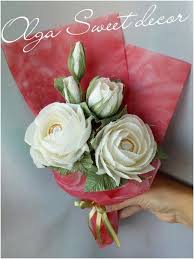 как сделать цветы из бумаги с конфетами своими руками Konfetnye Bukety Cvety Iz Bumagi S Konfetami Podelki Iz Cvetov Cvety Iz Krep Bumagi Sedobnye Kompozicii