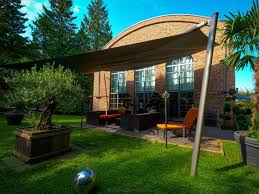 Sonnensegel Elektrisch Bilder Beispiele Und Losungen Outdoor Dekorationen Gartendekoration Industriedesign Hauser