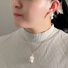 ギフトセット『秋香る』銀木犀 刺繍糸で作る、秋のアクセサリーセット ピアス（フック・チェーン） 心の箱庭 通販  18253451｜Creema(クリーマ)