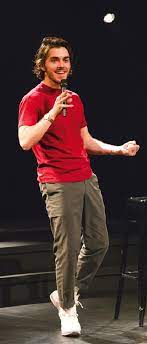 En ce moment j'apprends à dire « je t'aime » et c'est plus dur. Panayotis Pascot L Actu Le Seul Journal D Actualite Pour Les Jeunes Des 13 Ans