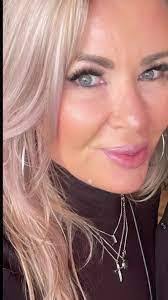 Renee Bryden's Instagram, Twitter & Facebook