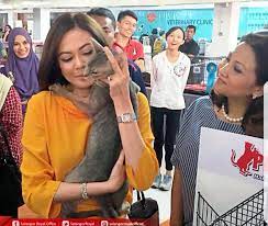 Ucapan yang dimuat naik di laman sosial peribadi tengku permaisuri. Stylish Queen With A Love For Animals The Star