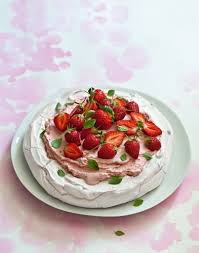 Pavlova Glacee Fraises Basilic Recette Pavlova Recette Pavlova Recette