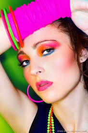 Retour de la disco fever 2006 : L Oreal Paris Maquillage Coloration Soin De La Peau Et Soin Cheveux Maquillage Annee 80 Maquillage Retro Maquillage Disco