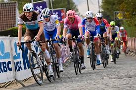 Mathieu van der poel won in dwars door vlaanderen, schreef de brabantse pijl op zijn naam en als kers op de taart volgde hij erik dekker op als laatste winnaar in de amstel gold race. Van Der Poel Wint Titanenduel Tegen Van Aert Na Ronde Van Vlaanderen Om Duimen En Vingers Bij Af Te Likken Van Der Poel Wint Ronde Van Vlaanderen Hln Be