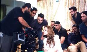 Hassan Rana Talks Yalghaar Shaan And Future Of Pakistan S Cinema Pakistan Dawn Com Yalgaar is a 1992 indian hindi language film directed by and starring feroz khan alongside sanjay. hassan rana talks yalghaar shaan and
