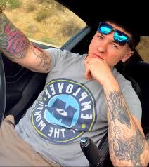 Jesse Sanford (@burgersnbitches) • Threads, Say more