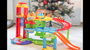 La maxi caserne de pompiers est idéale pour partir en mission et éteindre le incendies ! Tut Tut Baby Flitzer Spielset Parkgarage Mit Tankstelle Und Waschstrasse Von Vtech Spielzeug Youtube