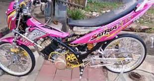 Jun 08, 2021 · selain menangkap heru, polisi juga mengamankan barang bukti satu unit sepeda motor honda scoopy warna merah hitam nomor polisi dh 4754 kr, satu unit handphone merk vivo y12 warna hitam merah serta. Modifikasi Motor Honda Blade Lama Modifikasi Motor Keren