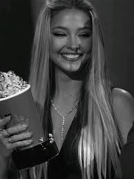 No Solo De Labios Madelyn Marquez