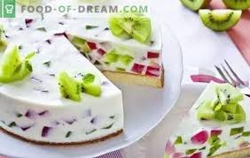 Die vorbereiteten früchte in einem großen topf je nach rezept mit ¼ bis ½ liter wasser mischen und solange kochen, bis sich ausreichend saft gebildet hat. Kuchen Mit Gelee Und Fruchten Ein Buntes Dessert Zum Tee Kuchenvariationen Mit Gelee Und Fruchten Beeren Huttenkase Und Keksen