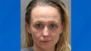 Florida mom with boxing glove superglued to hand fights girl at daughter's  school, police say