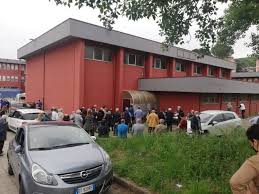 Vax Day A Cosenza Assembramenti Al Centro Vaccinale Di Via Degli Stadi Gazzetta Del Sud