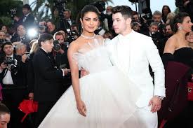 Nick watt and bianna golodryga on appropriate outfits for the royal wedding. Priyanka Chopra Jonas Wears Sheer Diamond Dress For Pda Red Carpet Appearance With Nick Jonas