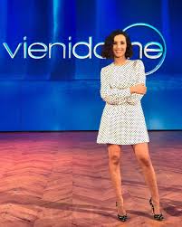 Browse 1,159 caterina balivo stock photos and images available, or start a new search to explore more stock. Caterina Balivo Lascia Vieni Da Me Dopo 350 Puntate Tv Sorrisi E Canzoni