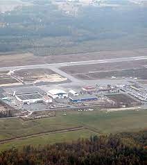 Esoe) är en internationell flygplats belägen cirka 12 kilometer väster om örebro, med terminal ca 2 km söder om e18. Flera Personer Omkomna I Flygplanshaveri Uppdaterad Orebronyheter