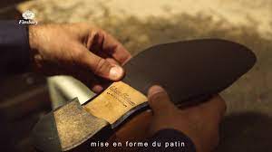 Lorsque les chaussures sont neuves, la semelle d'usure est lisse. L Atelier La Pose De Patin Youtube