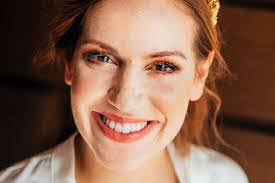 Daniela Esteves's Instagram, Twitter & Facebook