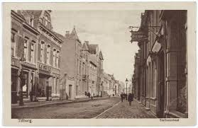 1915 Stationsstraat Richting Spoorlaan Rechts Bij Het Uithangbord De Stalhouderij Van De Firma Marse Links De Panden Nr 51 Van Bakker Ve Geschiedenis Straat En Oogarts
