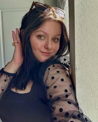 Valerie Currie's Instagram, Twitter & Facebook